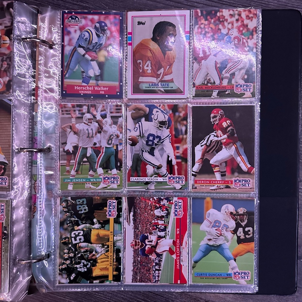 Trading cards - Picture 6 of 6